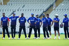 താമസിച്ച ഹോട്ടലിനു സമീപം അജ്ഞാത വസ്തു; ഹോട്ടലില്‍ കുടുങ്ങി ഇന്ത്യന്‍ ടീം