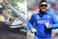 'ക്യാപ്റ്റൻ' ഇപ്പോഴും കൂൾ; ബസാൾട്ട് ഡാർക്ക് എഡിഷനിൽ ധോനി, ദൃശ്യങ്ങൾ പകർത്തി ആരാധകർ
