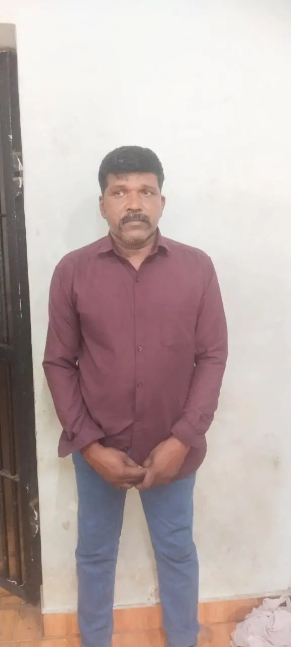 പോലീസുകാരന്റെ മൊബൈൽ മോഷ്ടിച്ചതിന് പിടിയിലായ സുജു പി. ജോൺ | ഫോട്ടോ: അറേഞ്ച്ഡ്