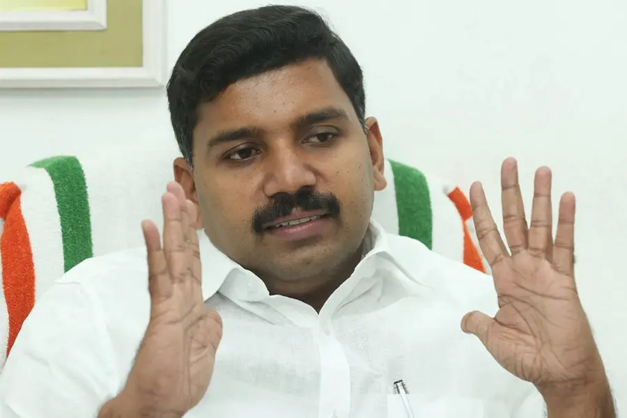 ഉപതിരഞ്ഞെടുപ്പിന് യുഡിഎഫ് നേരത്തേ സജ്ജം, സ്ഥാനാര്ഥി ആര് എന്നത് സാങ്കേതികത്വം മാത്രം- വി.എസ്. ജോയ്