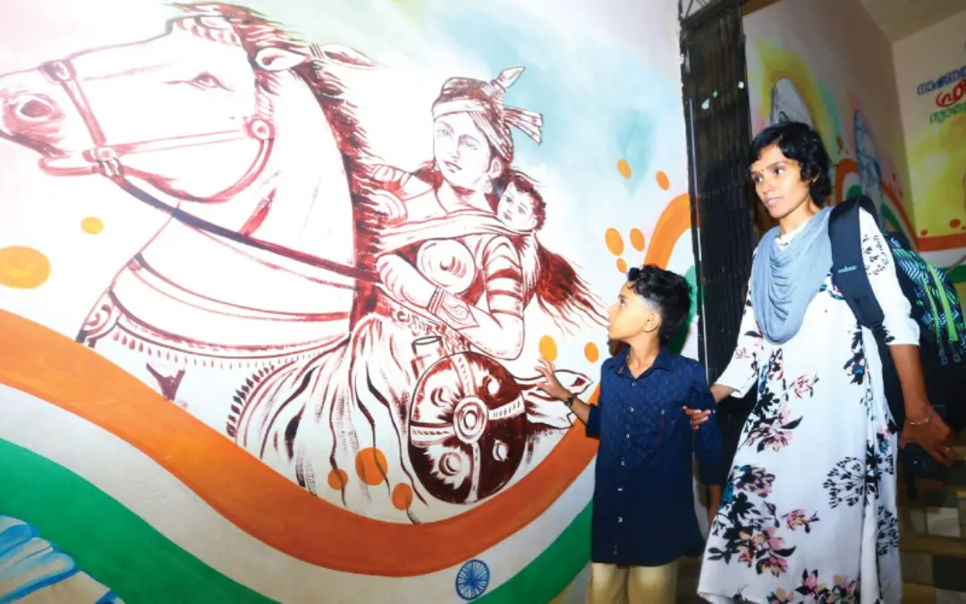 കുതിച്ചോളൂ, കൂട്ടിനുണ്ട്... പാലക്കാട് മുണ്ടൂർ ഹയർസെക്കൻഡറി സ്കൂളിൽ അഞ്ചാം ക്ലാസ് പ്രവേശനത്തിനായി അമ്മ രമ്യയോടൊപ്പം എത്തിയ അവ്യക്ത്