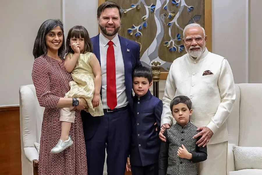 മോദിയെ കുട്ടികൾ മുത്തച്ഛൻ്റെ സ്ഥാനത്ത് പ്രതിഷ്ഠിച്ചു; ഇന്ത്യൻ യാത്രയെ കുറിച്ച് ഉഷ വാൻസ്