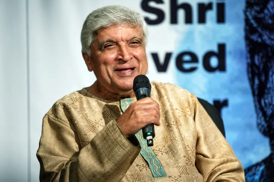 നിങ്ങൾക്ക് വാടകവീടുപോലും കിട്ടില്ലെന്ന് പാക് നടി; താനും ഭാര്യയും തെരുവിലാണെന്ന് ജാവേദ് അക്തർ