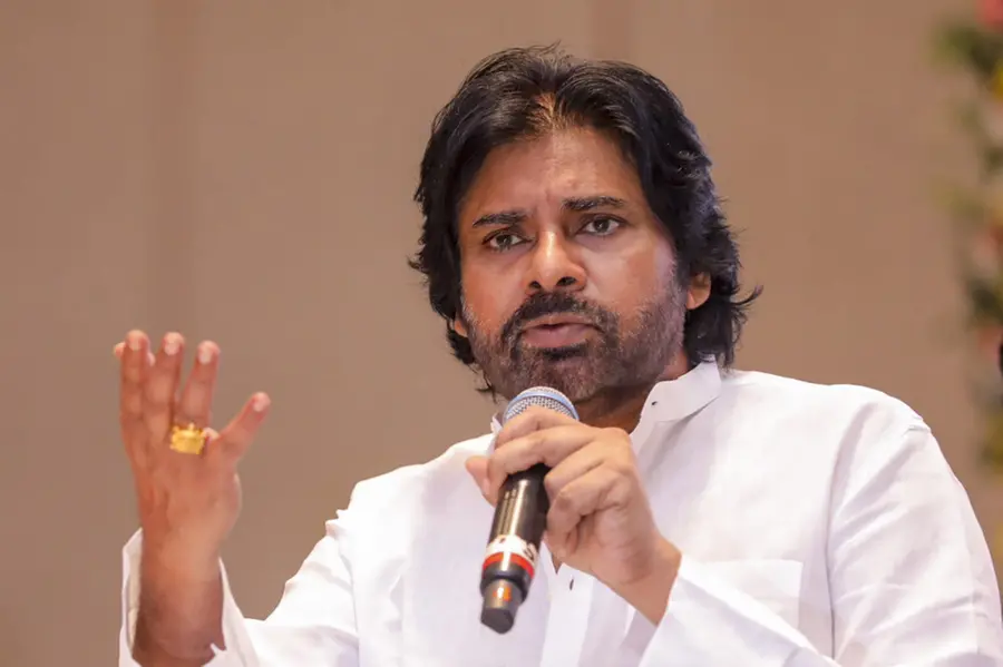 'സിനിമാ റിലീസിനുമാത്രം എല്ലാവരും വരും, ഒരു മര്യാദയൊക്കെ വേണ്ടേ?'; ടോളിവുഡിനെ കുറ്റപ്പെടുത്തി പവൻ