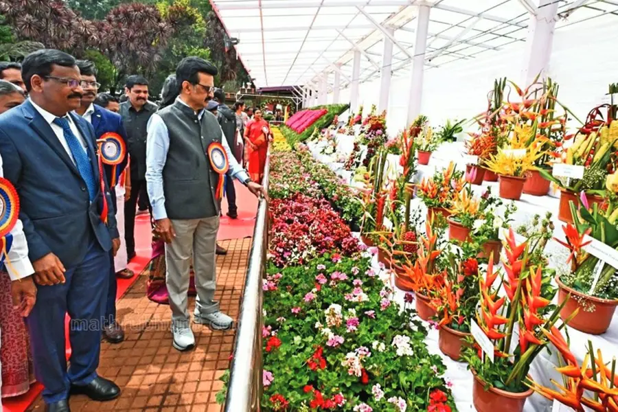 ഊട്ടി പുഷ്പമേളയ്ക്ക് വര്ണാഭമായ തുടക്കം; 25 വരെ സന്ദര്ശിക്കാം, ഒഴുകിയെത്തി സഞ്ചാരികള്