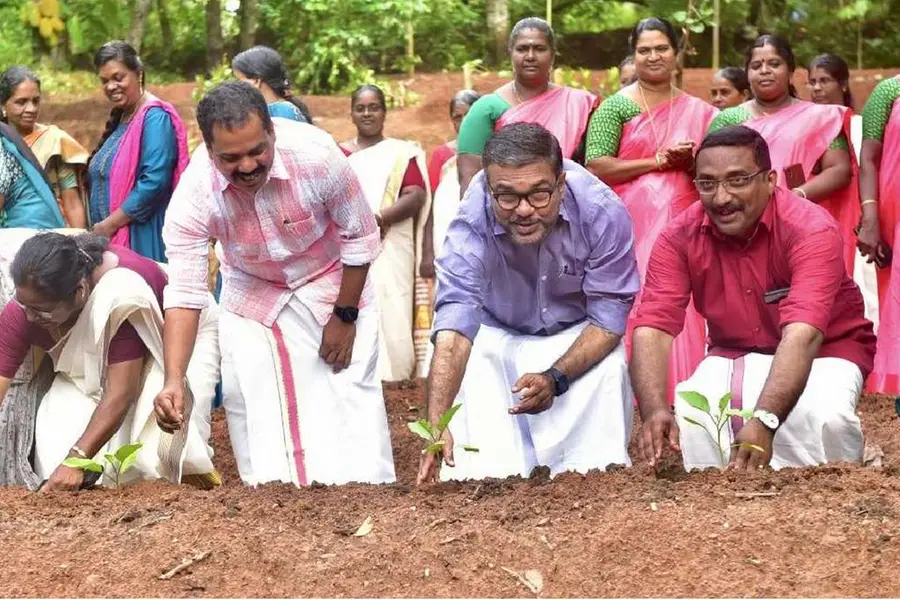 10,272 ഹെക്ടർ ഭൂമിയിൽ പച്ചക്കറി കൃഷി, ഓണത്തിന് ഓണക്കനിയുമായി കുടുംബശ്രീ