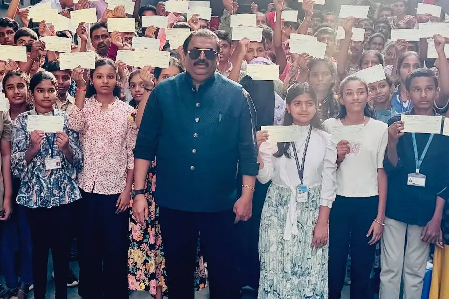 201 വിദ്യാർത്ഥികൾക്ക് ഒരു കോടി രൂപയുടെ സ്‌കോളർഷിപ്പ് നൽകി കോൺഫിഡന്റ് ഗ്രൂപ്പ് ചെയർമാൻ ഡോ. റോയ് സിജെ