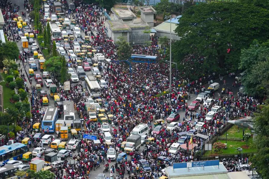 'ചിന്നസ്വാമിയിൽ ഉൾക്കൊള്ളാനാവുക 35000 പേരെ, എത്തിയത് 3 ലക്ഷത്തോളം'; അന്വേഷണത്തിന് ഉത്തരവ്