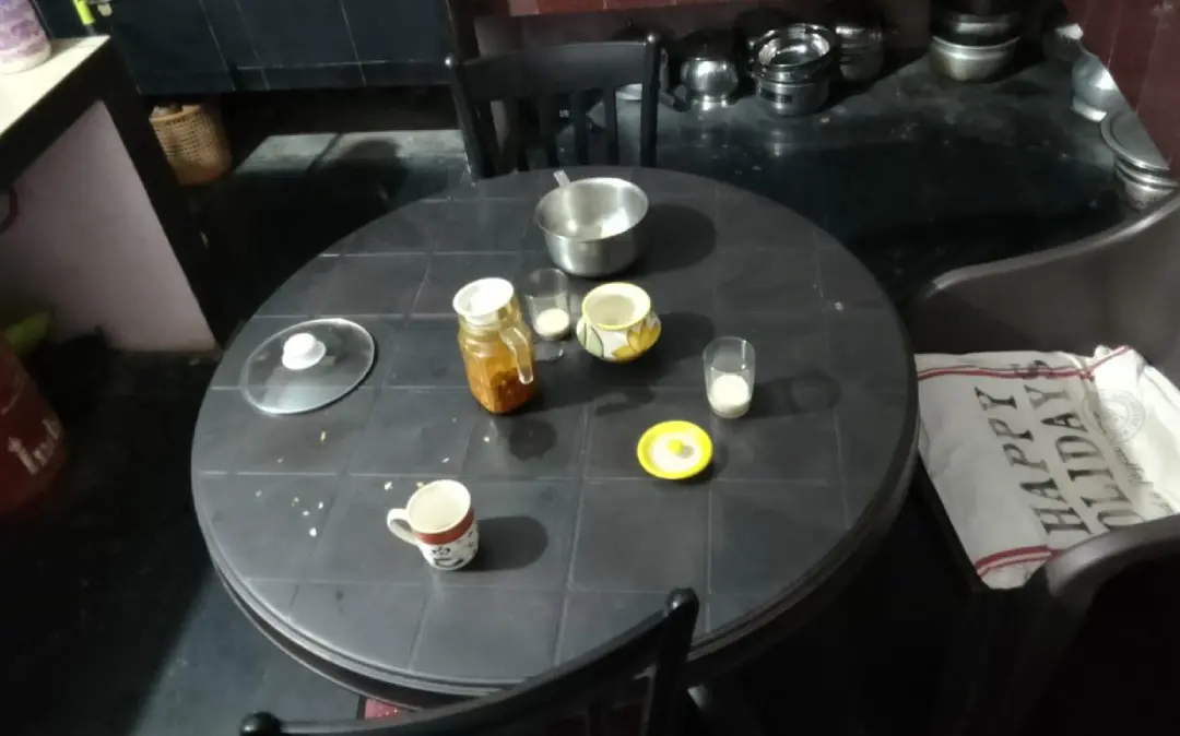 മോഷ്ടാക്കൾ ഭക്ഷണം കഴിച്ച ഡൈനിങ് ടേബിൾ