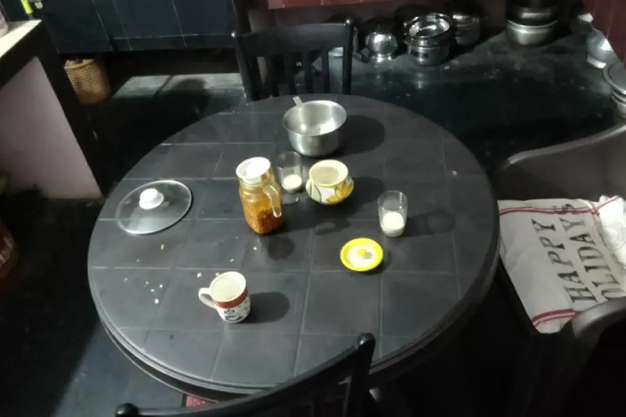 ആളില്ലാത്ത വീട്ടിൽ മോഷണശ്രമം; ഫ്രിഡ്ജിൽ നിന്ന് ചോറും മീൻ കറിയും കഴിച്ചു, പോകും മുമ്പ് ഓരോ ചായയും