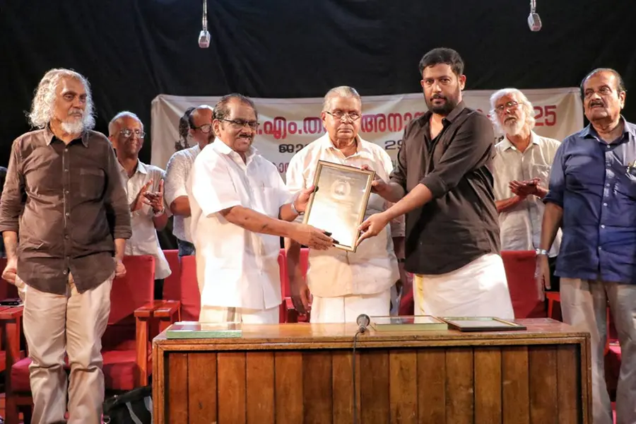 പി.എം. താജ് സ്മാരക നാടക രചനാ അവാര്‍ഡ് സമ്മാനിച്ചു