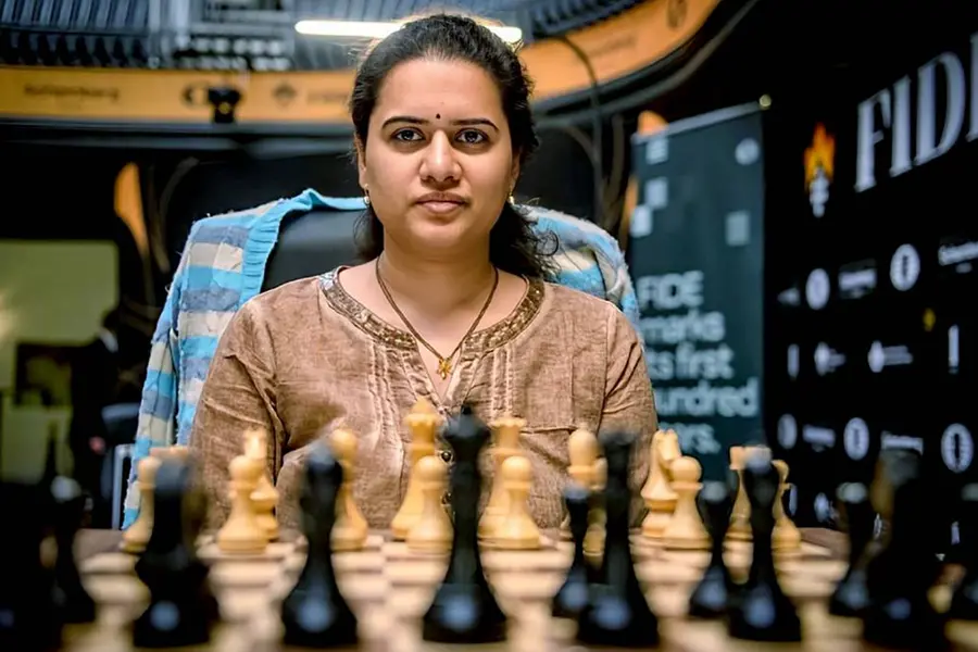 ചരിത്രം! ഫിഡെ വനിതാ ചെസ് ലോകകപ്പ് കിരീടം ഇന്ത്യയിലേക്ക്; ദിവ്യ ദേശ്‌മുഖ്-കൊനേരു ഹംപി ഫൈനൽ