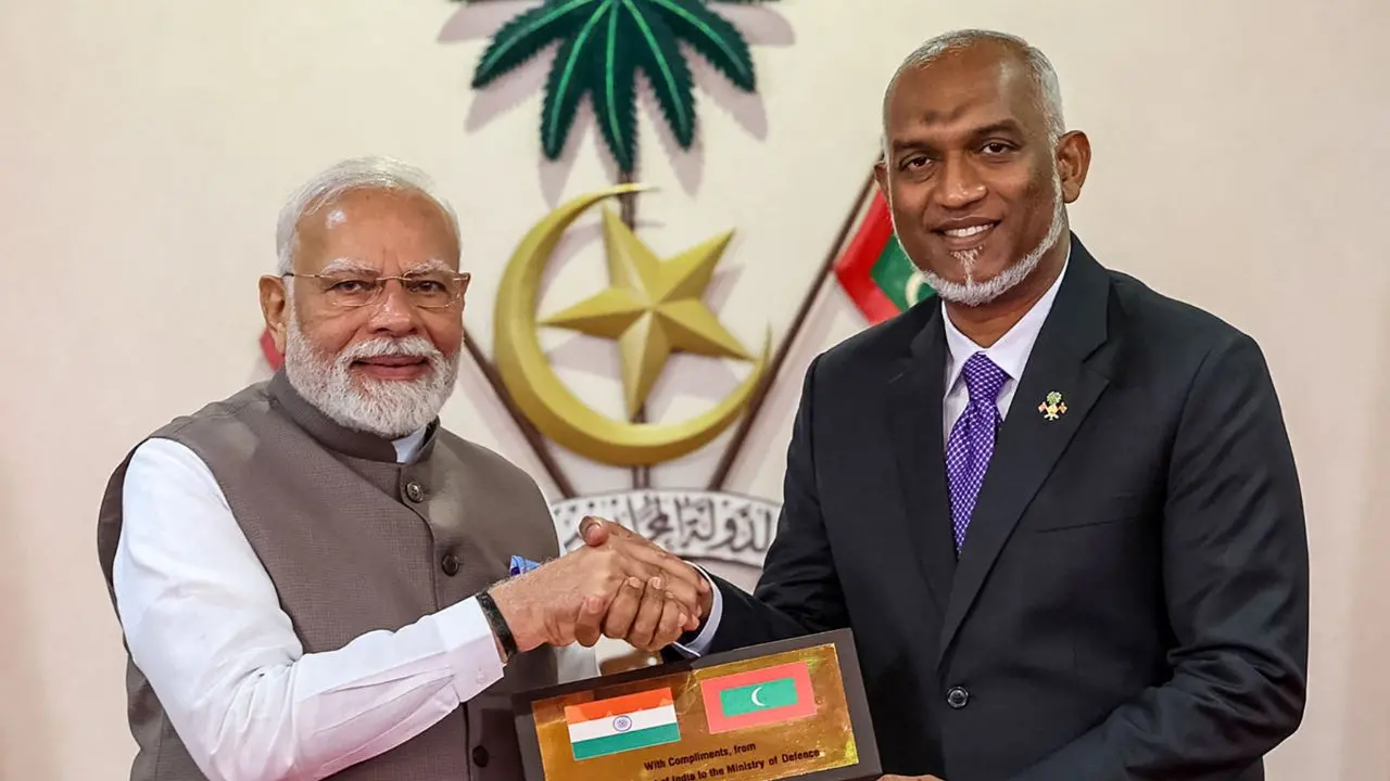 പ്രധാനമന്ത്രി നരേന്ദ്ര മോദിയും മാലദ്വീപ് പ്രസിഡന്റ് മുഹമ്മദ് മുയിസുവും | Photo: AFP