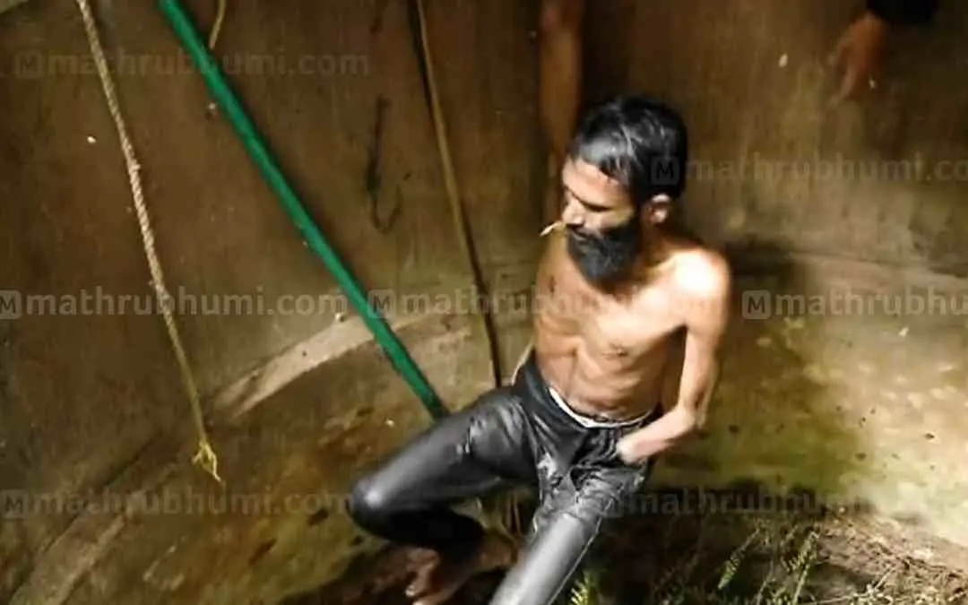 പ്രതിയെ കിണറ്റിൽ നിന്ന് തൂക്കിയെടുക്കുന്നു | Photo: Screengrab/ Mathrubhumi News