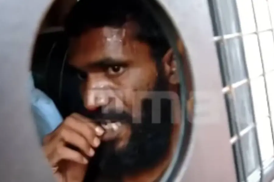 ഇനി ഏകാന്തവാസം; ഗോവിന്ദച്ചാമിയെ കണ്ണൂരില്നിന്ന് വിയ്യൂര് സെന്ട്രല് ജയിലിൽ എത്തിച്ചു