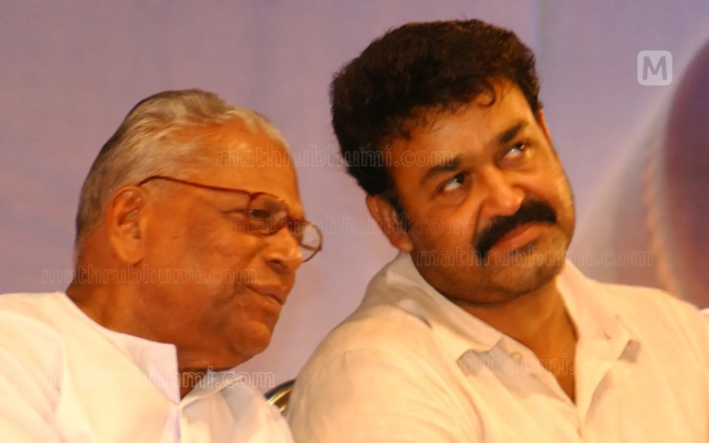 വി.എസ്. അച്യുതാനന്ദനും മോഹൻലാലും (ഫയൽ ചിത്രം) | ഫോട്ടോ: രാജൻ പൊതുവാൾ