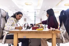ചെസ് ലോകകപ്പ്; കൊനേരു ഹംപി-ദിവ്യ ദേശ്മുഖ് ഫൈനൽ ആദ്യഘട്ടം സമനിലയില്‍, രണ്ടാംഘട്ടം ഞായറാഴ്ച