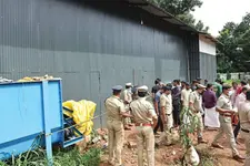 'ഇതാണ് ഞങ്ങളും ശ്വസിക്കുന്നത്,ഇതാകും ഞങ്ങളുടെയുംഗതി'; കോഴിമാലിന്യ സംസ്‌കരണപ്ലാന്റിലെ മരണത്തിൽ ഞെട്ടൽ
