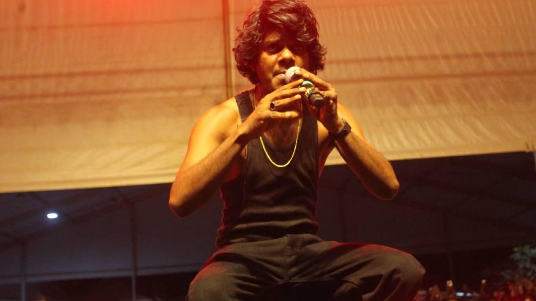 Veadn Rapper Image ബലാത്സംഗക്കേസിന് പിന്നാലെ വേടന് ഒളിവില്; പോലീസിന്റെ വ്യാപക തിരച്ചില് ...