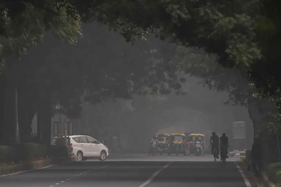 വായു മലിനീകരണവും പുകവലി പോലെ അപകടകരമാകാം; ശ്വാസകോശ അര്ബുദത്തെ അറിയാം