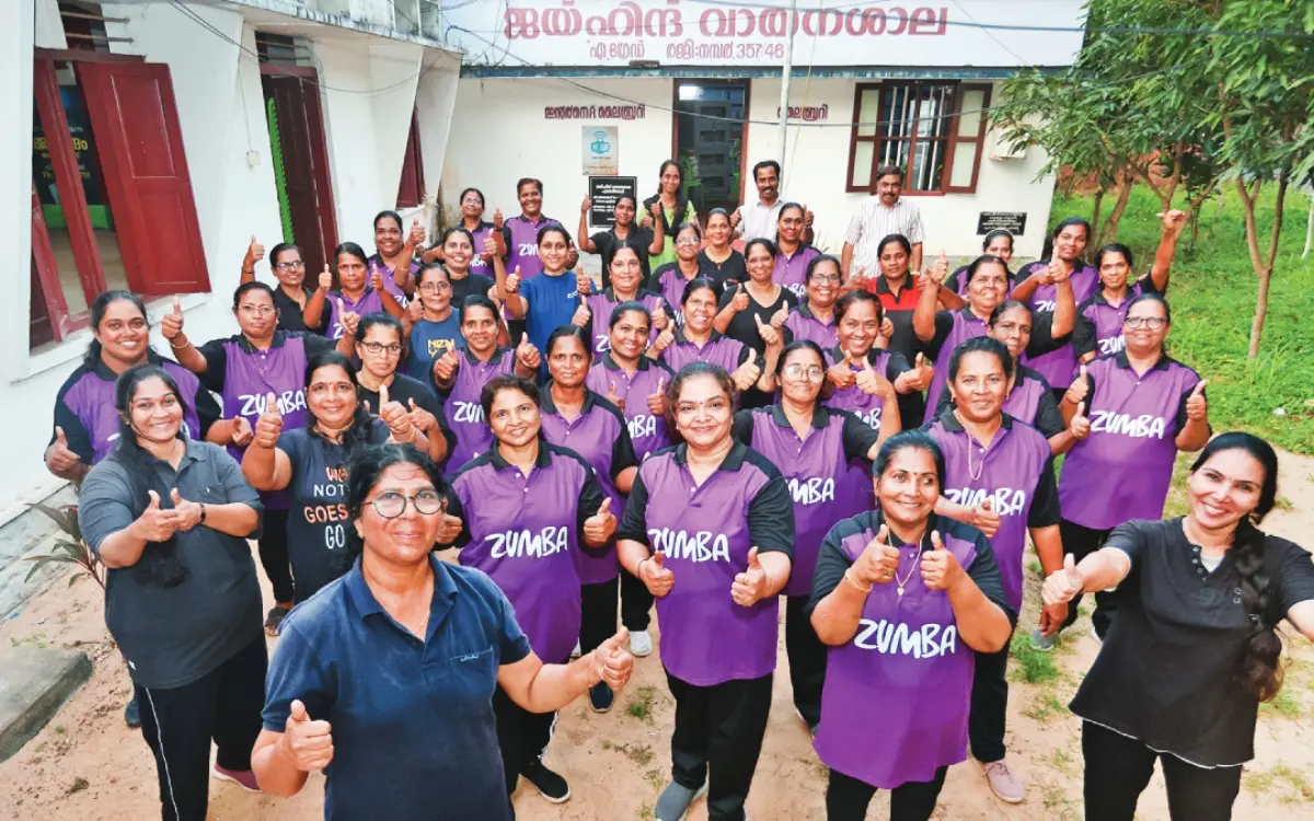 പുത്തൻതോപ്പിലെ ജയ്ഹിന്ദ് വായനശാലയുടെ നേതൃത്വത്തിൽ സൂംബനൃത്തം പരിശീലിക്കുന്നവർ