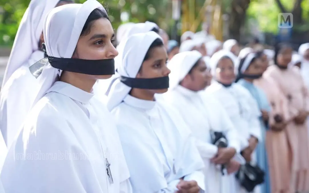 ഛത്തീസ്ഗഢിലെ മലയാളി കന്യാസ്ത്രീമാരുടെ അറസ്റ്റിൽ പ്രതിഷേധിച്ച് ക്രൈസ്തവ കൂട്ടായ്മയുടെ നേതൃത്വത്തിൽ രാജ്ഭവനിലേക്ക് നടത്തിയ മാർച്ചിൽ നിന്ന് | Photo: Praveen Das M / Mathrubhumi