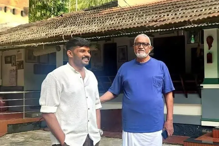 മകനാവാനുള്ള പ്രായമേയുള്ളൂ നിനക്ക്, ചിരിക്കുന്ന മുഖമേ മനസിലുള്ളൂ- നവാസിന്‍റെ ഓർമയിൽ വി.കെ. ശ്രീരാമൻ