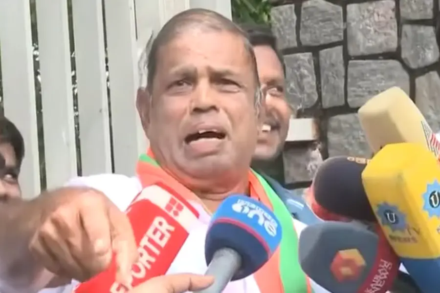 'ഇന്ത്യയുടെ ദേശീയപതാക കാവിക്കൊടിയാക്കണം'; വിവാദ പരാമര്‍ശവുമായി ബിജെപി നേതാവ്