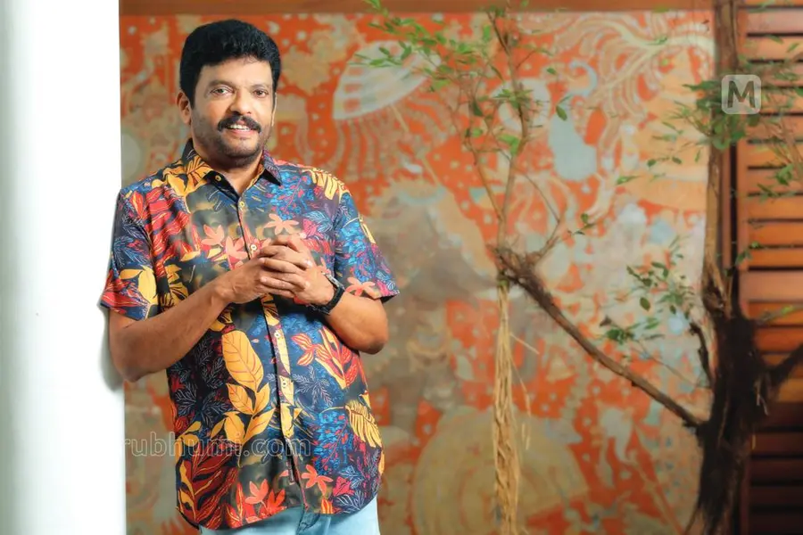 കളിയാക്കാൻ റെഡിയായി വിദ്യാർഥികൾ, ഉരുളയ്ക്കുപ്പേരി പോലെ തിരിച്ചടിച്ച് പ്രൊഫസർ; ജഗദീഷിന് 70 വയസ്
