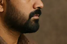 ചില ശൗചാലയങ്ങളിൽ ഉള്ളതിനെക്കാൾ സൂക്ഷ്മജീവികൾ ചിലരുടെ താടിയിലുണ്ട് !- പഠനം
