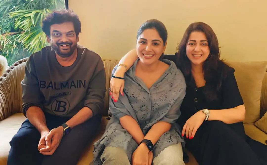 ചിത്രത്തിൻ്റെ നിർമ്മതാക്കളായ പുരി ജഗന്നാഥും ചാർമി കൌറും സംയുക്ത മേനോനൊപ്പം