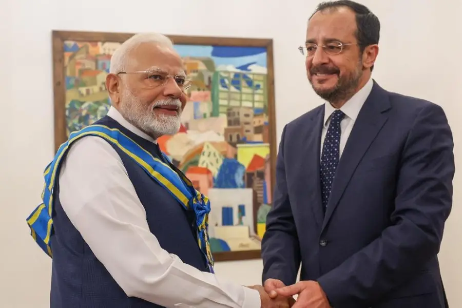 സൈപ്രസ് പ്രസിഡന്റിന് കശ്മീരി പരവതാനി, ഭാര്യയ്ക്ക് വെള്ളി പഴ്സ്; ഇന്ത്യന് കരകൗശല സമ്മാനവുമായി മോദി