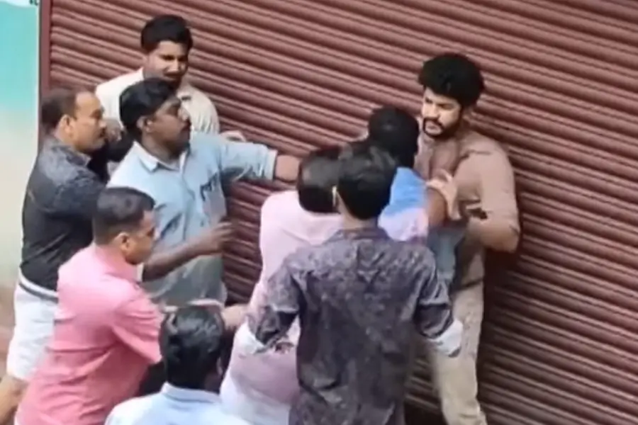 ഓഫീസ് അടയ്ക്കണമെന്ന് പണിമുടക്ക് അനുകൂലികള്, വീട്ടില് പോയി പറയെന്ന് ജീവനക്കാരന്; മര്ദനം