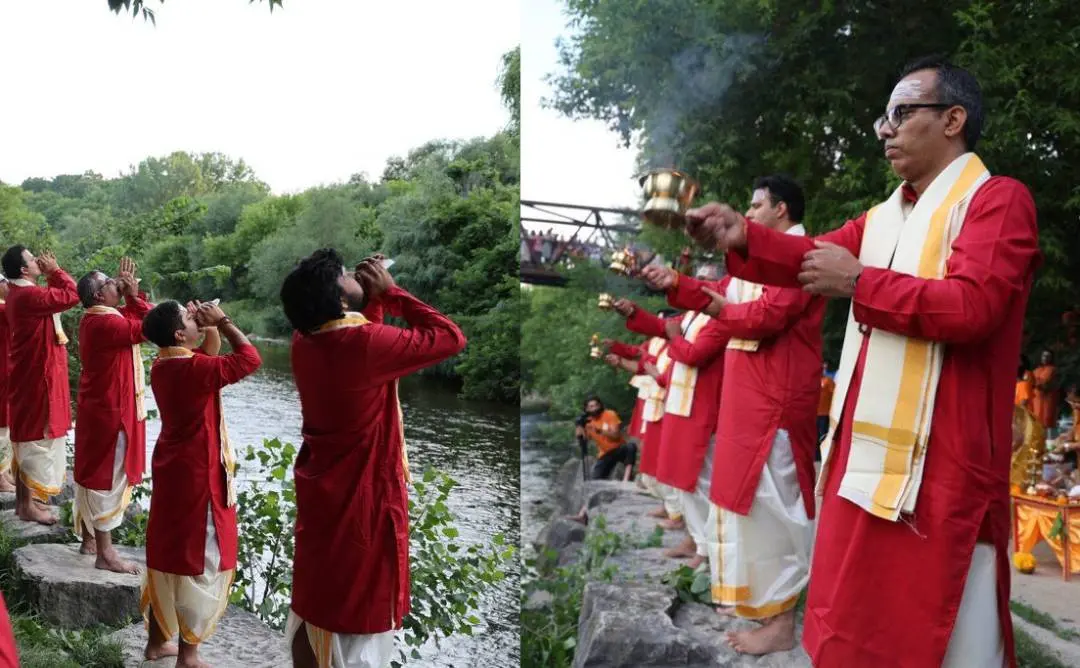 ക്രെഡിറ്റ് നദിയുടെ കരയില് സംഘടിപ്പിച്ച ഗംഗ ആരതി.|photo credit:@IndiainToronto