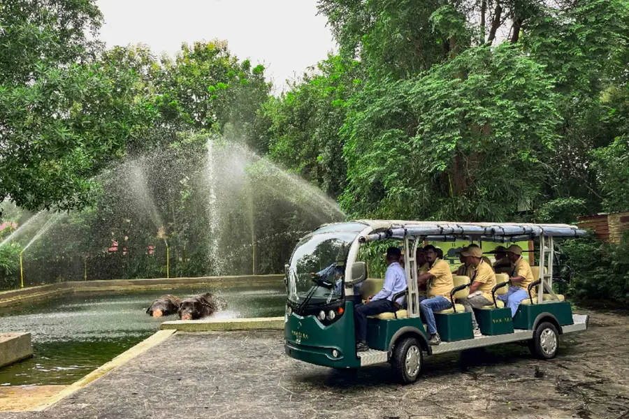 100ലധികം ആന പാപ്പാന്മാര് പങ്കെടുക്കുന്നു; വന്താരയുടെ ഗജസേവക് സമ്മേളനത്തിന് തുടക്കം
