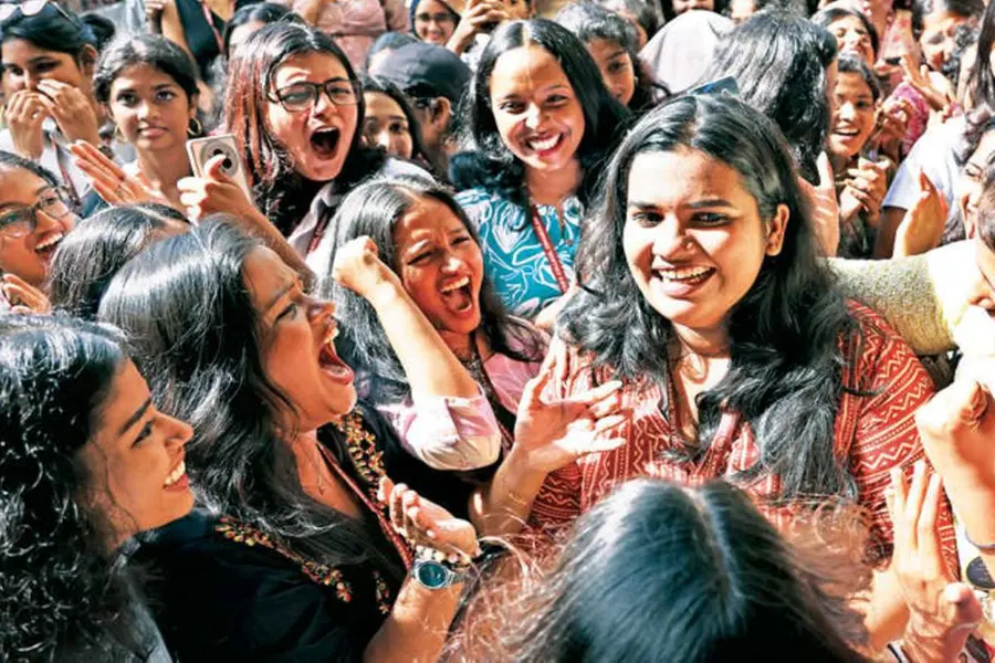 ദിയ റോസ് സെയ്ന്റ് തെരേസാസ് കോളേജ് യൂണിയന് ചെയര്പേഴ്സണ്; തിരഞ്ഞെടുപ്പ് നടന്നത് ഓണ്ലൈനില്