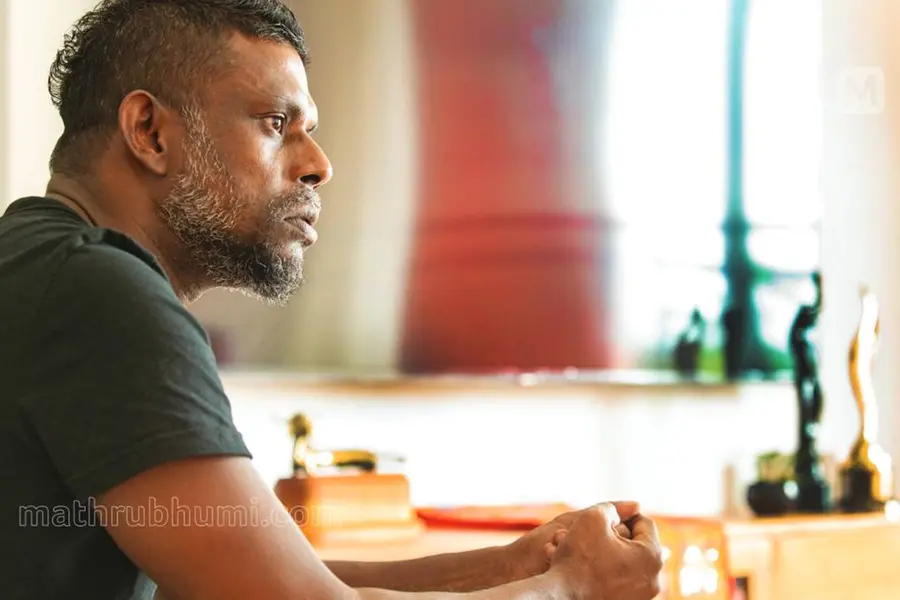 സംസ്കൃതത്തിൽ അസഭ്യം പറയുന്നവരോട് പച്ചമലയാളത്തിൽ തിരിച്ചുപറയുന്നത് അസഭ്യമാണെങ്കിൽ അത് തുടരും -വിനായകൻ