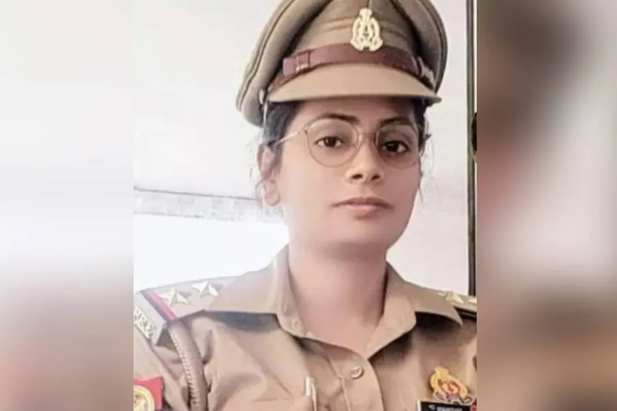 കുറുകെചാടിയ നായയെ രക്ഷിക്കാൻ ബുള്ളറ്റ് വെട്ടിച്ചു; കാർ കയറിയിറങ്ങി വനിതാ എസ്ഐയ്ക്ക് ദാരുണാന്ത്യം