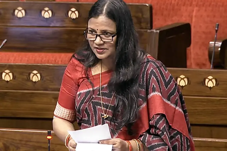 മഹീന്ദ്ര ജീവനക്കാരനില്നിന്ന് ബലാത്സംഗ, കൊലപാതക ഭീഷണിയെന്ന് വനിതാ എംപി; കര്ശന നടപടിയെന്ന് കമ്പനി