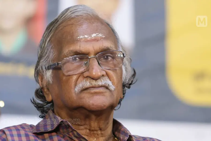 'കുപ്പി പുതിയത്, പക്ഷേ വീഞ്ഞ് പഴയതുതന്നെ എന്ന് പറയിക്കരുത്'; പുതിയ AMMA ടീമിനോട് ശ്രീകുമാരൻ തമ്പി