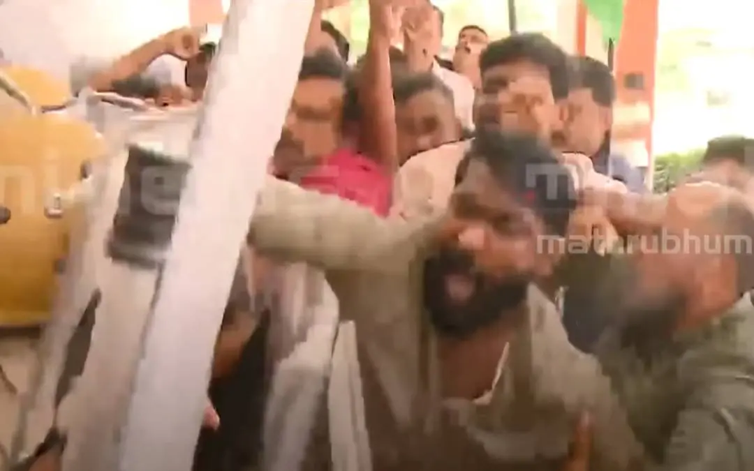 മഞ്ചേരി മെഡിക്കൽ കോളേജിലേക്ക് നടത്തിയ യൂത്ത് ലീഗ് പ്രതിഷേധത്തിൽനിന്ന്