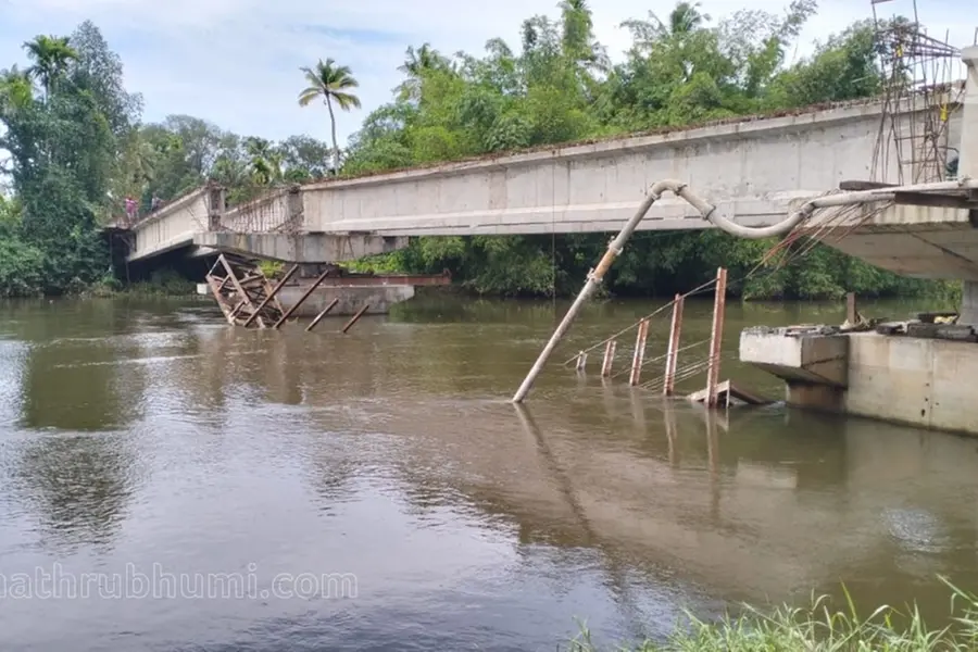 പാലം നിര്മാണത്തിനിടെ അപകടം; രണ്ടു യുവാക്കൾ ആറ്റിൽവീണ് മരിച്ചു, സംഭവം ചെട്ടിക്കുളങ്ങരയില്