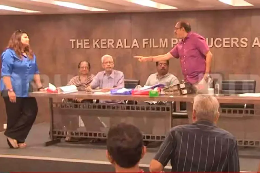 സാന്ദ്രാ തോമസിന്റെ നാമനിര്ദ്ദേശ പത്രിക തള്ളി; നിര്മിച്ച സിനിമകളുടെ എണ്ണം കുറവെന്ന് വരണാധികാരി