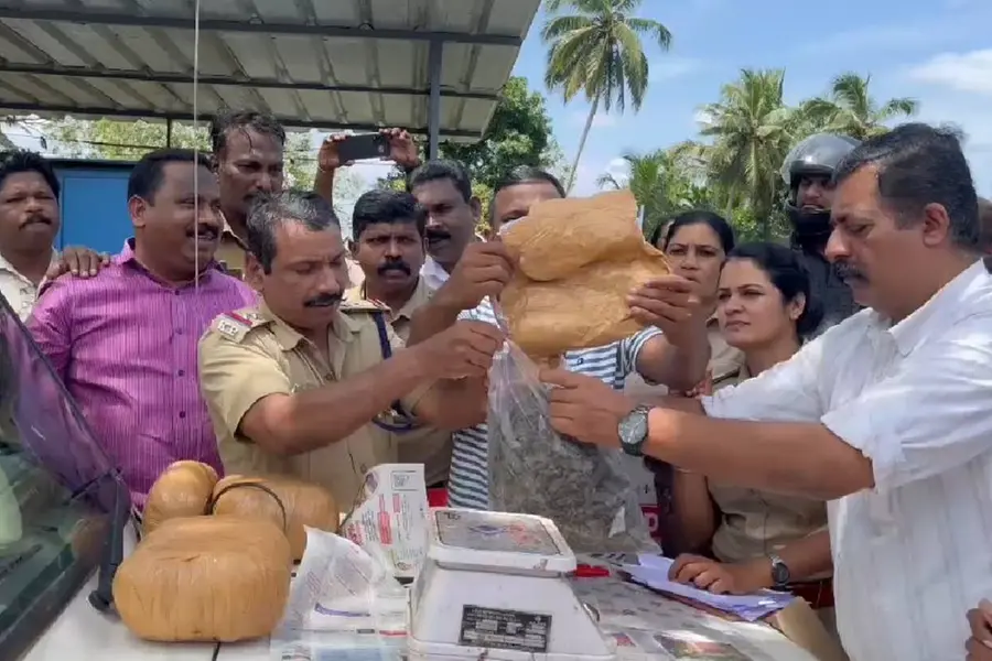 വിൽപ്പനയ്ക്കെത്തിച്ച ആറുകിലോ കഞ്ചാവുമായി രണ്ടുപേർ പോലീസ് പിടിയിൽ