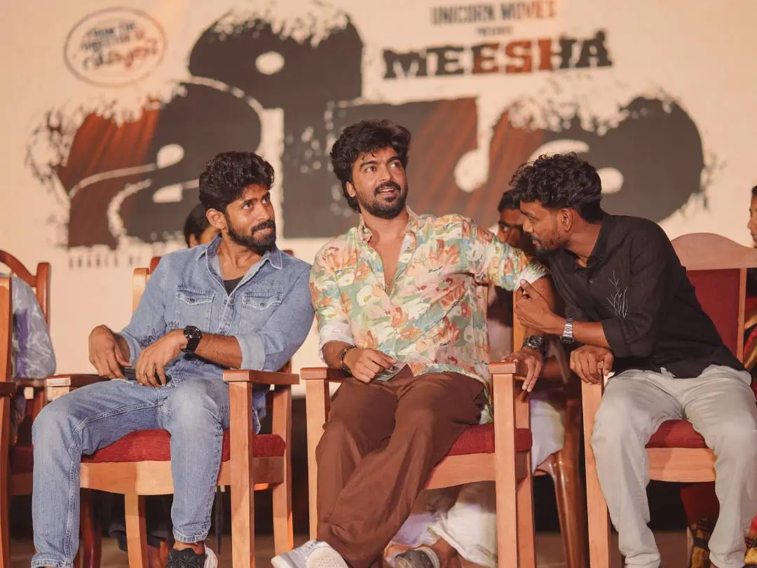 ശ്രീ ശങ്കര കോളേജിൽ നടന്ന ഫ്രഷേഴ്സ് ഡേ ആഘോഷത്തിൽ പങ്കെടുക്കുന്ന മീശ സിനിമയിലെ അംഗങ്ങള്