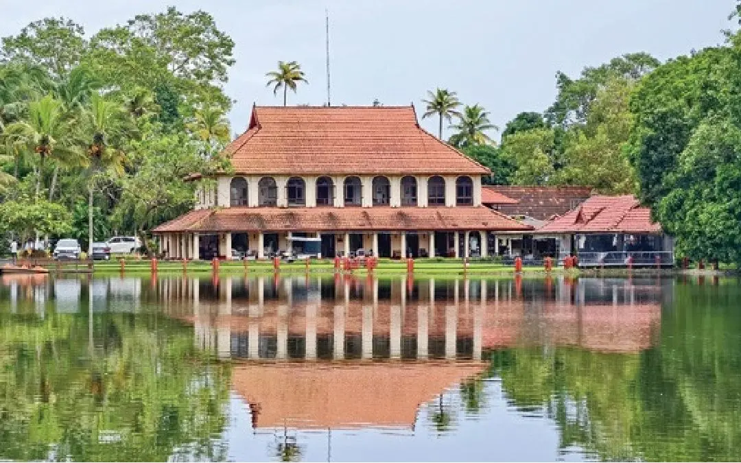 കുമരകം താജ് റിസോർട്ട് ആൻഡ് സ്പായിലെ താമരപ്പൊയ്ക