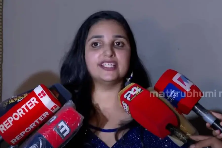 ഹോട്ടലിലേക്ക് ക്ഷണിച്ചു,പരാതി പറഞ്ഞപ്പോൾ ഹൂ കെയേഴ്സ് എന്ന ആറ്റിറ്റ്യൂഡ്- യുവനേതാവിനെതിരേ വീണ്ടും നടി
