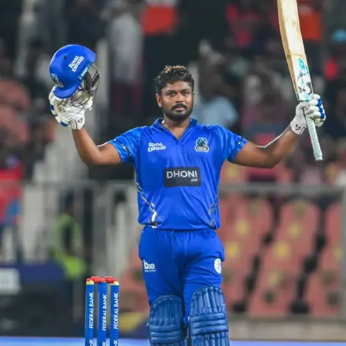 സഞ്ജുവിന്റെ കളി ഇനിയങ്ങ് യുഎഇയിൽ; കൊച്ചി വിട്ടു, സെമിയിലെത്തിച്ച് മടക്കം, ഇനി ഏഷ്യാകപ്പ് ഒരുക്കം