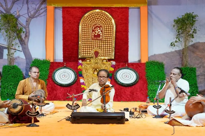 പാട്ടില് തെളിയുന്ന നക്ഷത്രങ്ങള്, വിരിയുന്ന പൂക്കള്; കാലം കടന്ന സംഗീതാനുഭൂതികള്