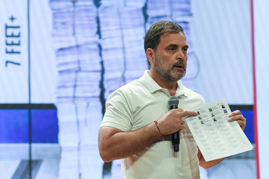 ഞാൻ ഭരണഘടനയോട് സത്യംചെയ്തിട്ടുണ്ട്, ചോദ്യമുയർന്നപ്പോൾ അവർ വെബ്സൈറ്റ് പൂട്ടി- തിര. കമ്മീഷനെതിരേ രാഹുൽ